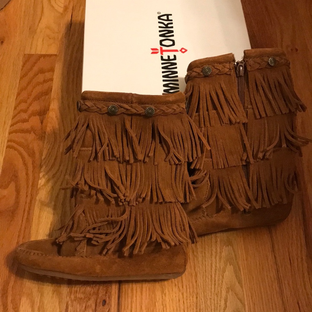 Girls Minnetonka fringe boots